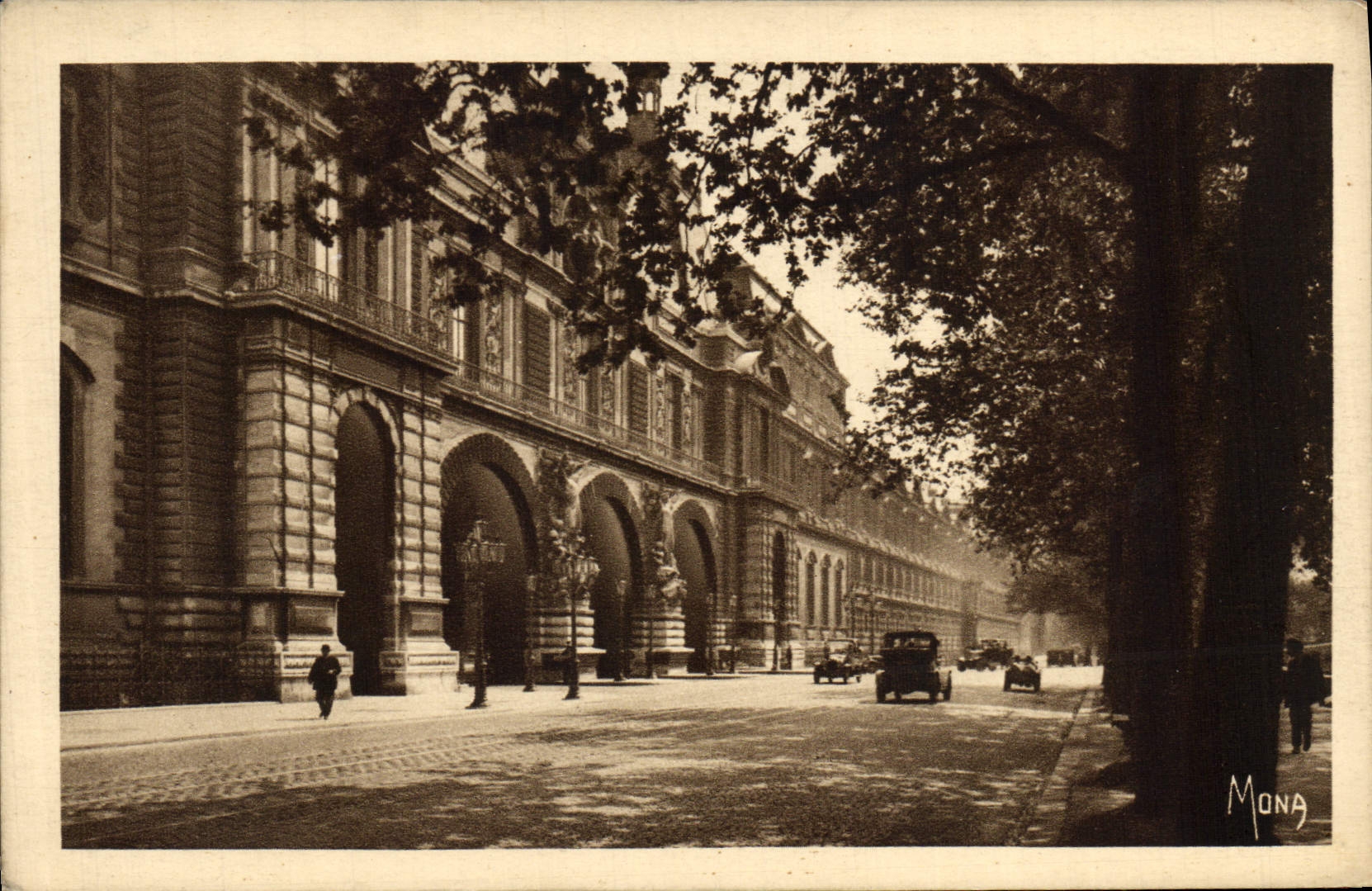 CPA Paris Les Guichets du Louvre pres de la Seine 