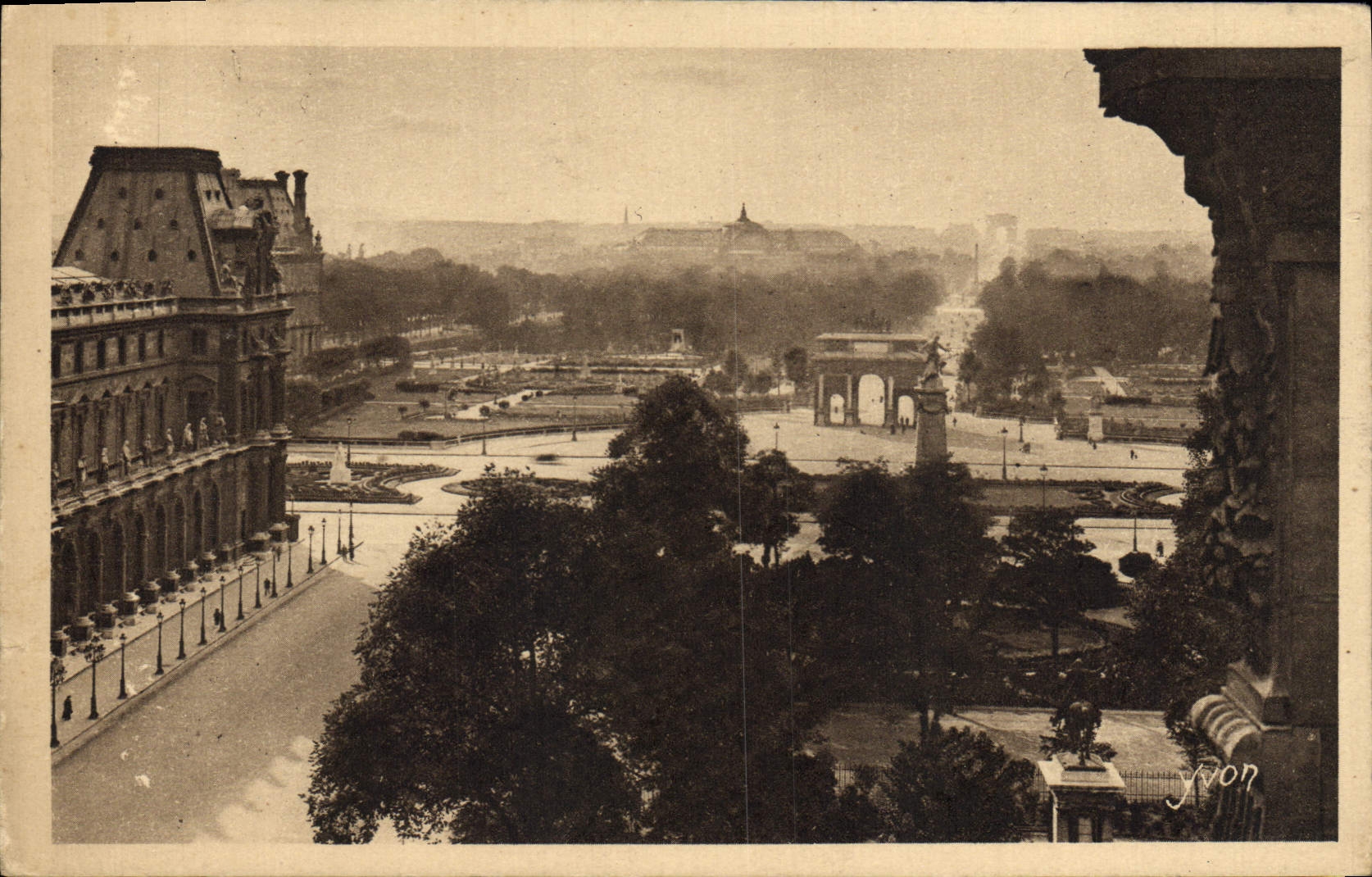 CPA Paris En Flanant Perspective sur les Tuileries Avenue des Champs elysees 