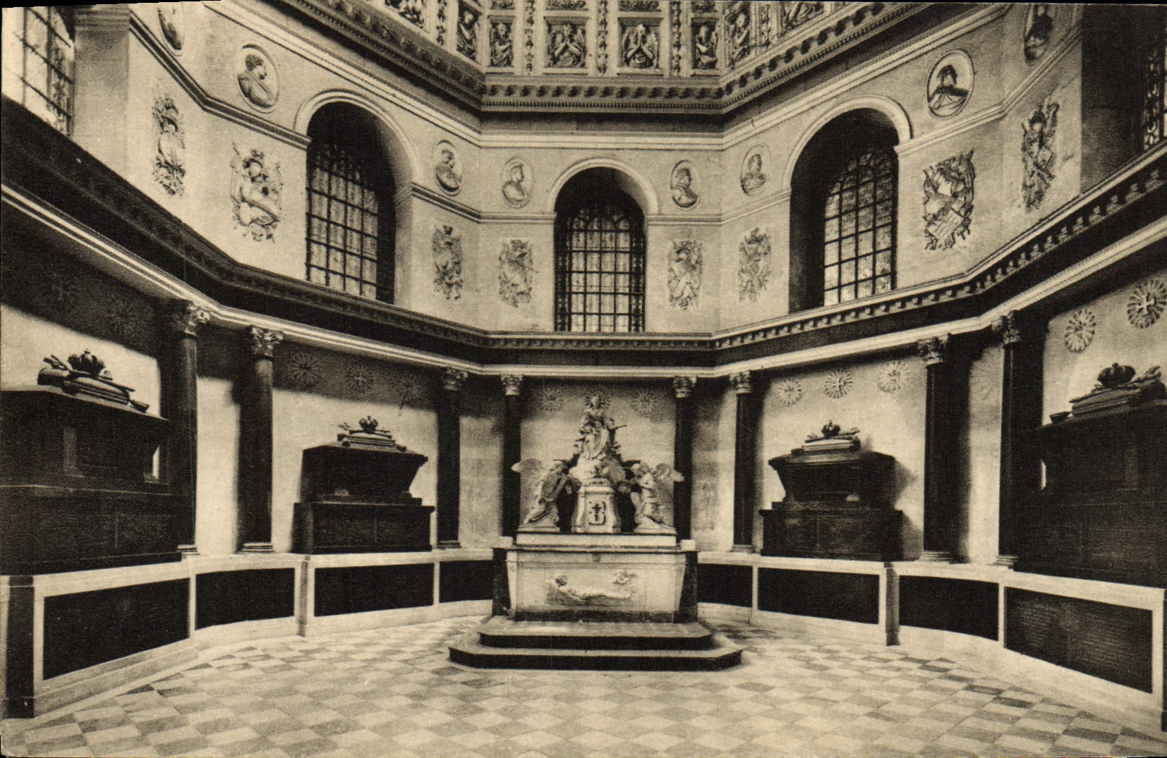 Iglesia de la POSTAL de la VENDIMIA de la cámara acorazada funeraria de Cordeliers de los duques de Lorena