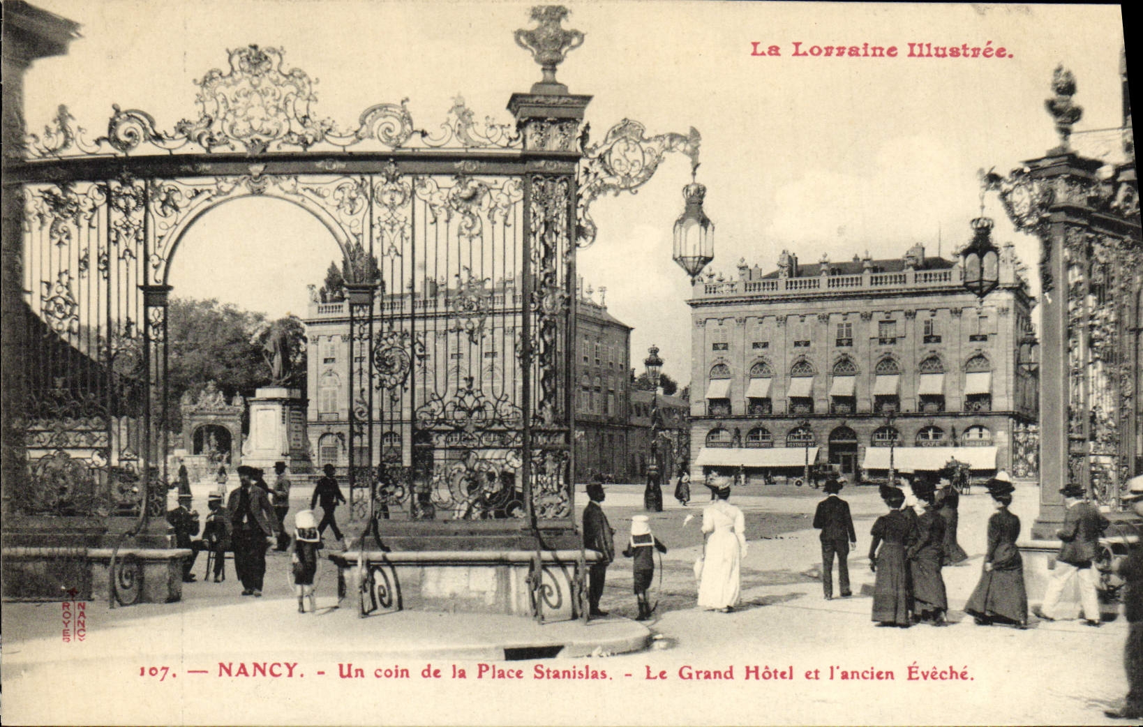 CPA Nancy Un Coin de la Place Stanislas Le Grand Hotel et l'ancien Eveche