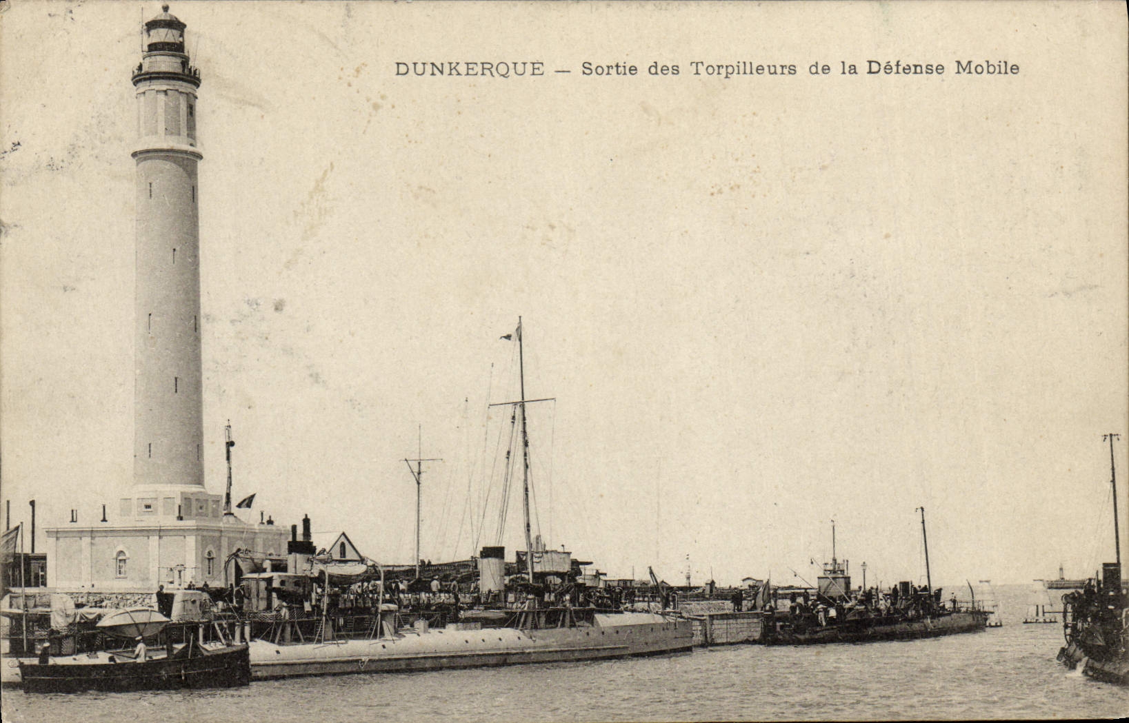 VINTAGE POSTCARD Dunkirk Left the Destroyers of Mobile Defense Boats Lighthouse