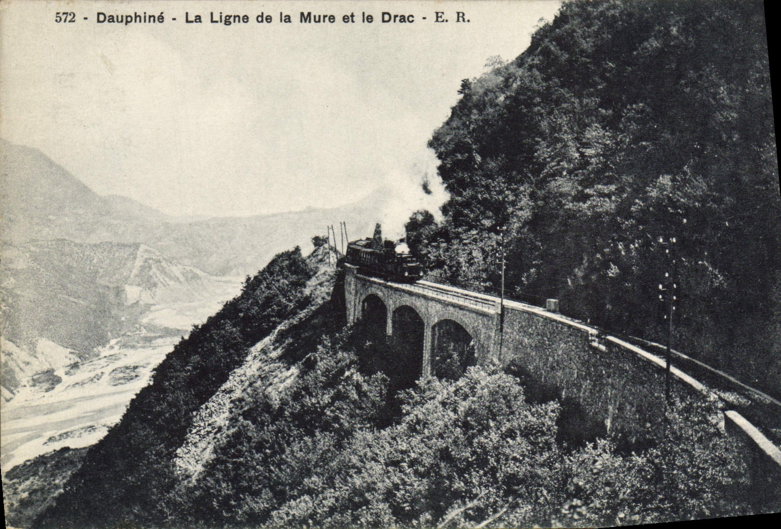 VINTAGE POSTCARD Dauphine the Line of Walls and Drac