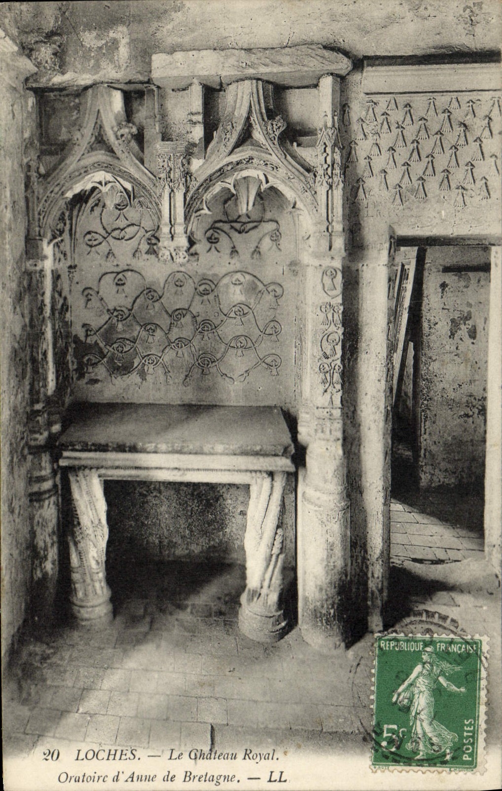 Loaches de la POSTAL de la VENDIMIA el castillo real oratorio de Anne de Bretaña