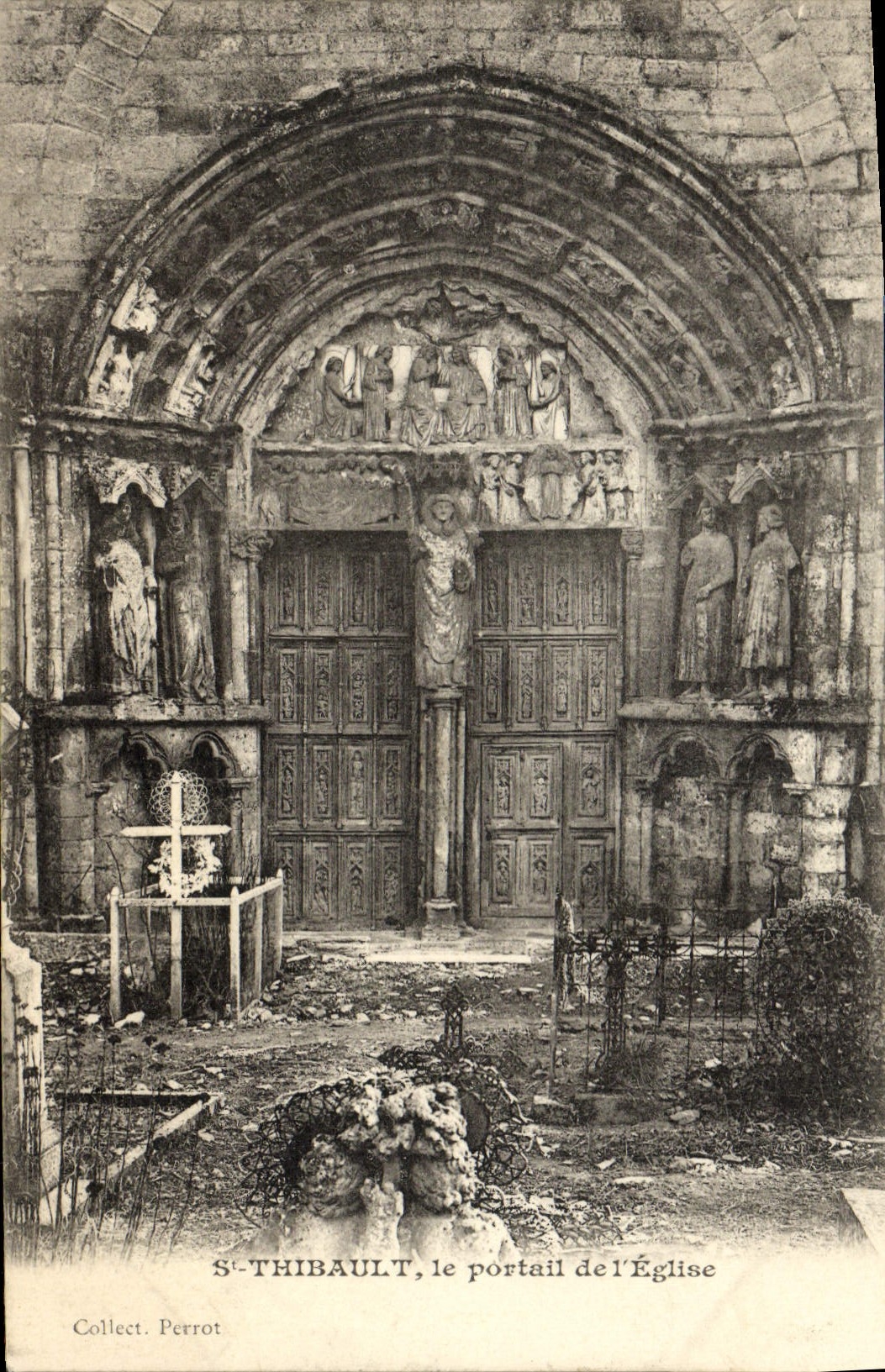 CPA St Thibault Le Portail de L'Eglise