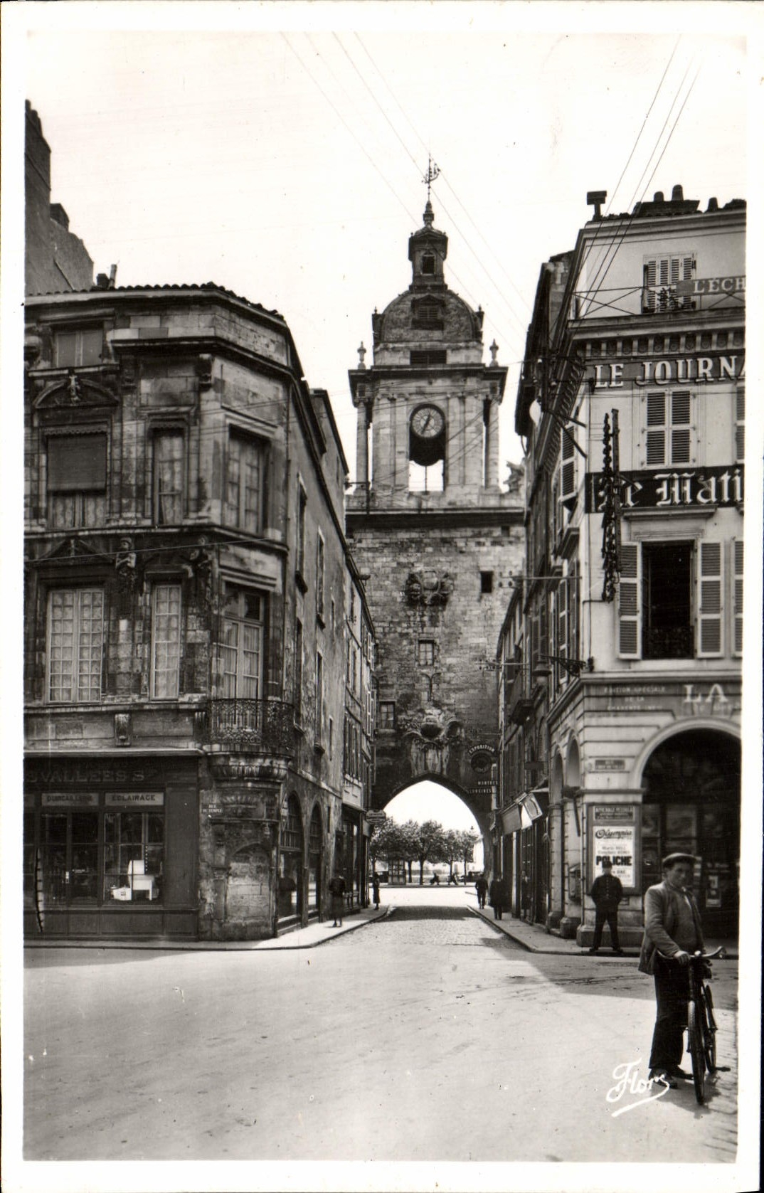 MODERN CARD La Rochelle the Large Clock dimensions Interieur Bicycle City Cycles