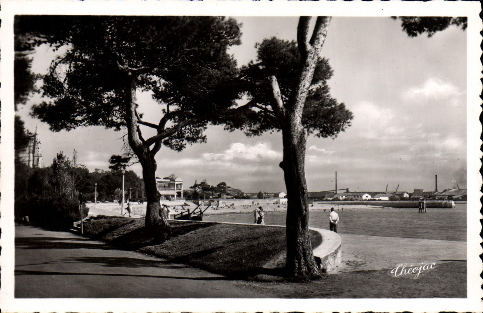 MODERN CARD La Rochelle the Beach and the Pergola
