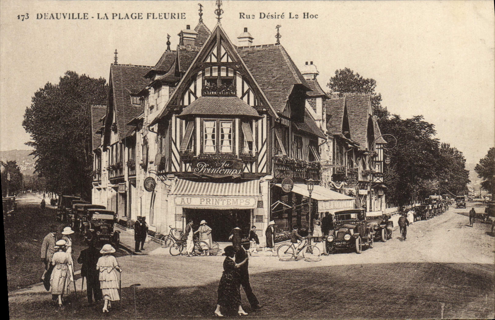 CPA Deauville La Plage Fleurie Rue Desire le Hoc Au Printemps 