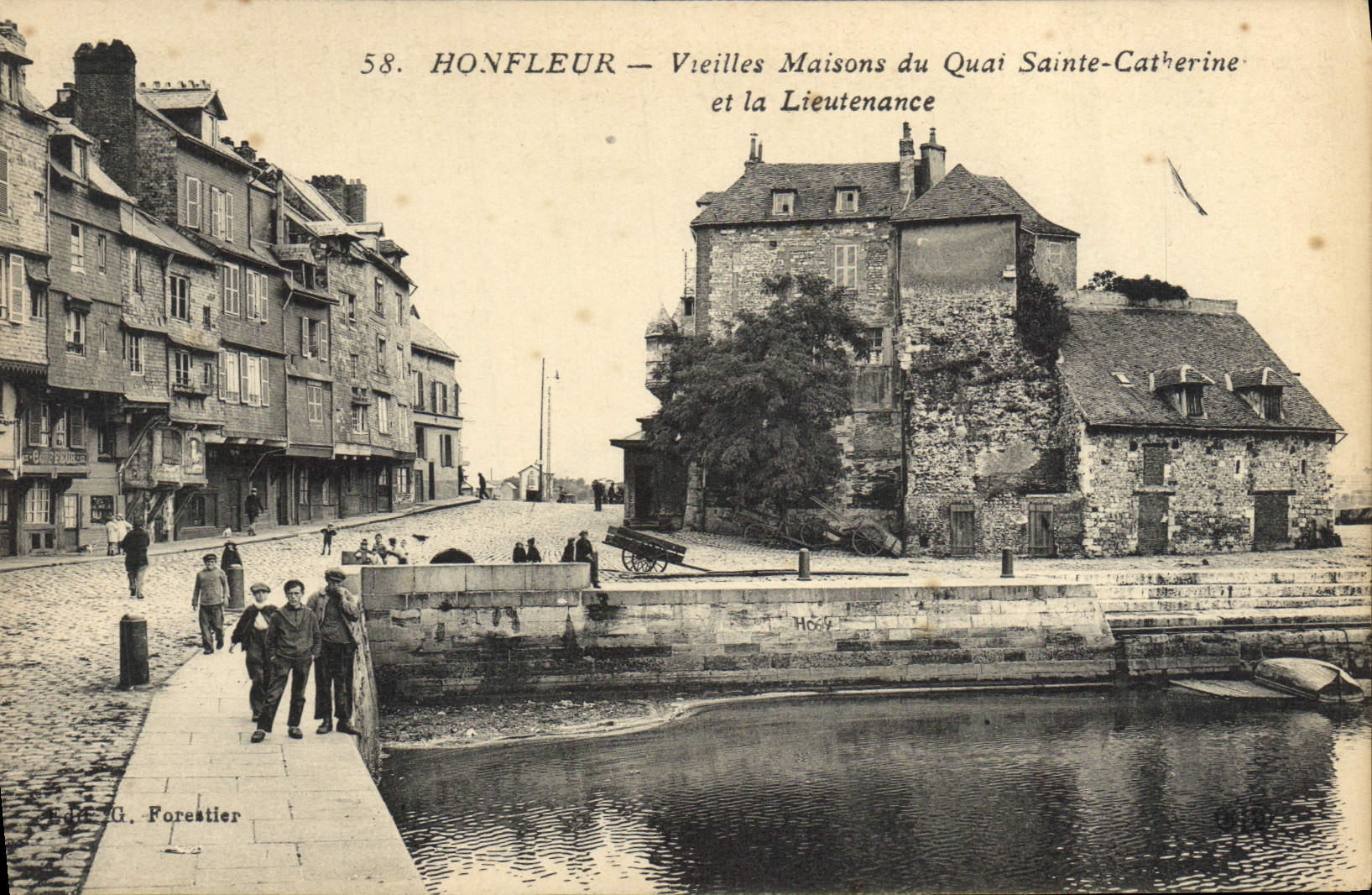 VINTAGE POSTCARD Honfleur Old women Houses of the Quay Sainte Catherine Enfants