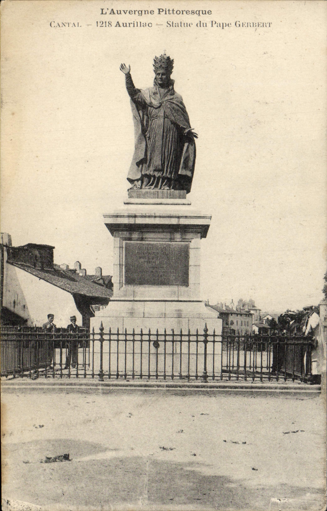 CPA Cantal Aurillac Statue du Pape Gerbert