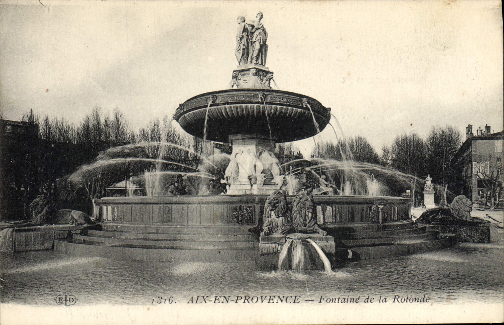 CPA Aix En Provence Fontaine de la Rotonde