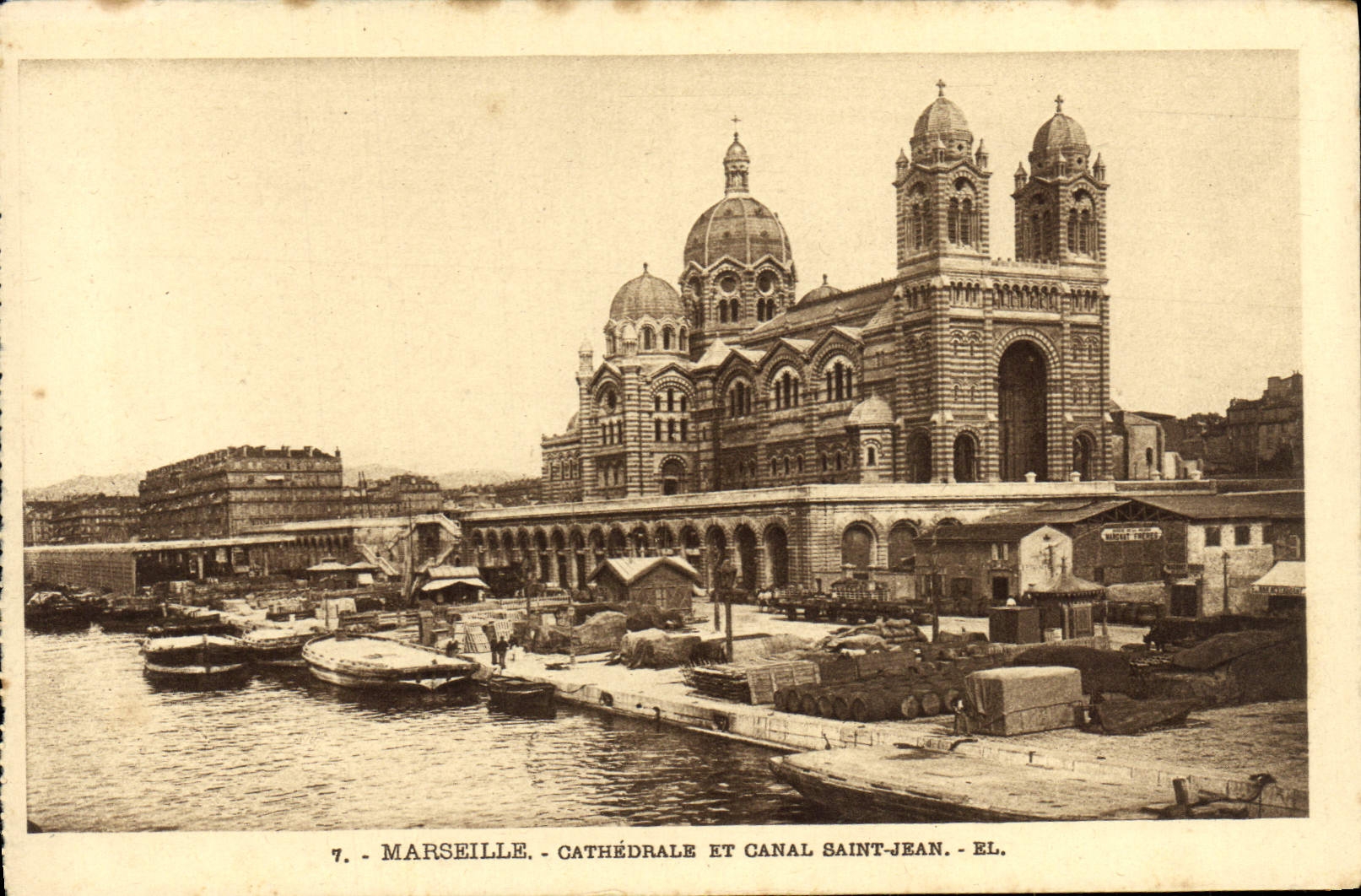 CPA Marseille Cathedrale Et Canal Saint Jean