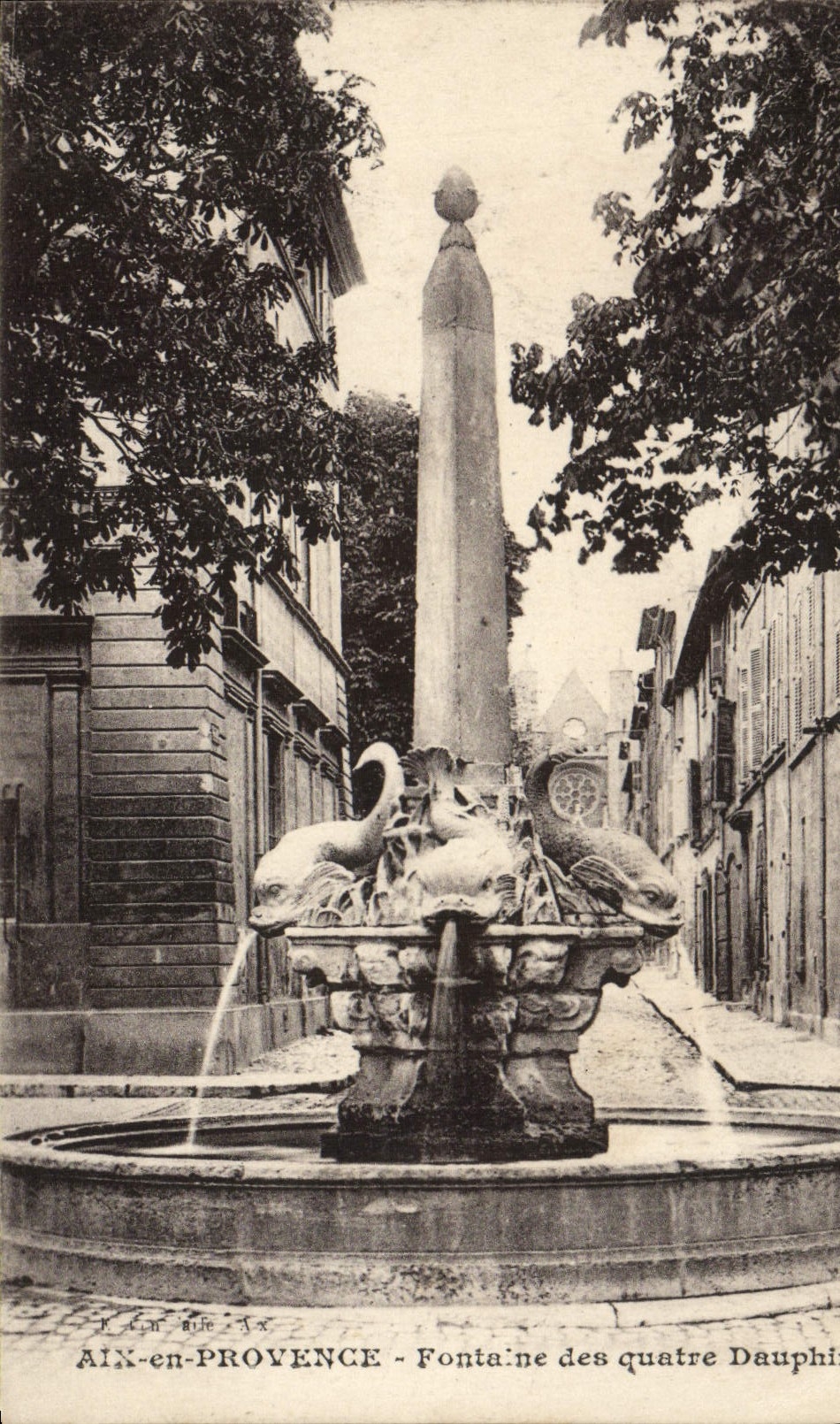 CPA Aix En Provence Fontaine Des Quatre Dauphins