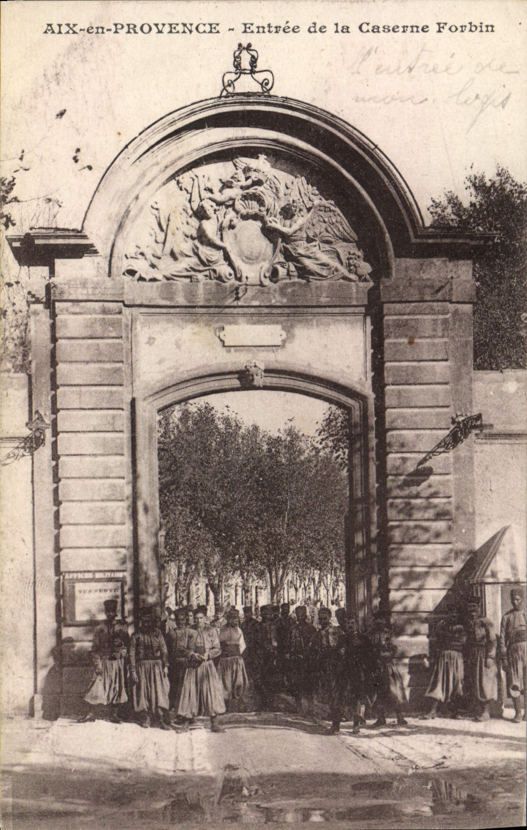 CPA Aix En Provence Entree De La Caserne Forbin Militaria 