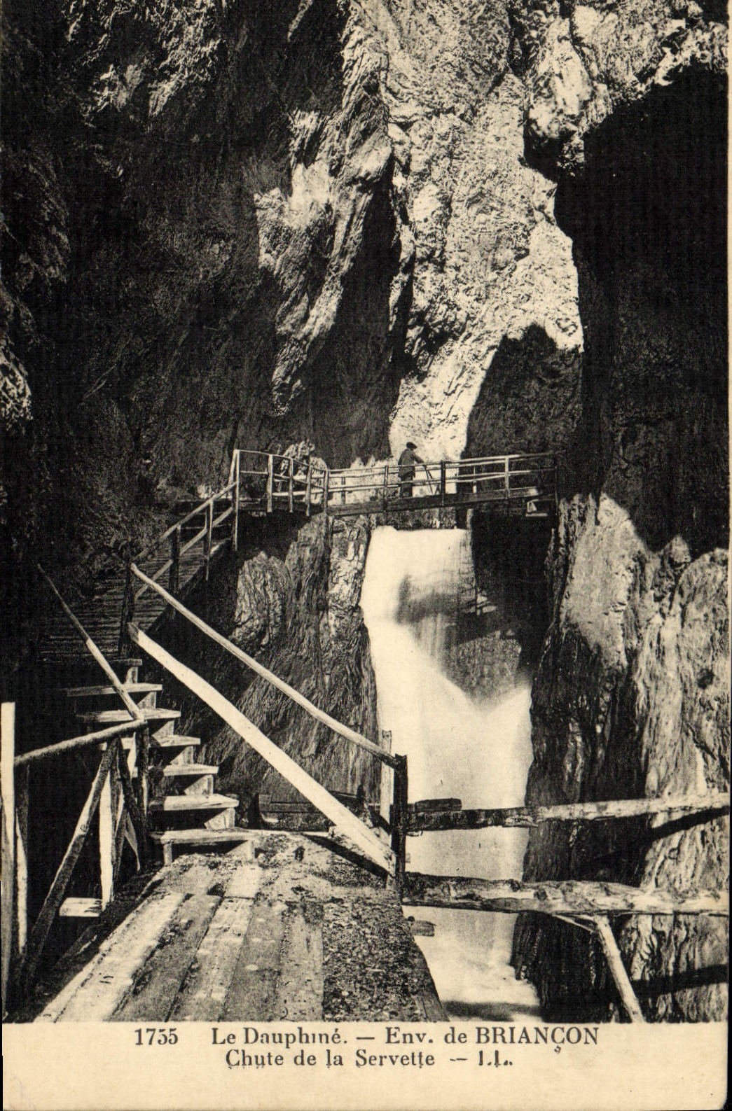 VINTAGE POSTCARD Dauphine Env Of Briançon Falls Of Servette