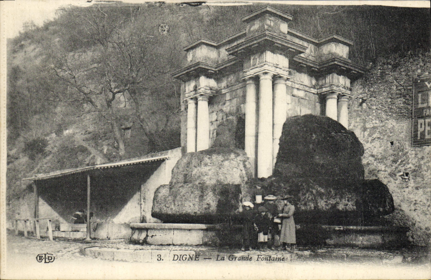 VINTAGE POSTCARD Worthy the Large Fountain Children
