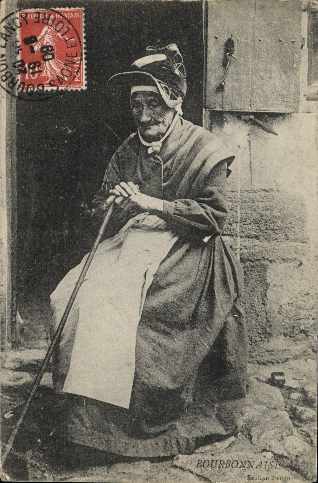 CPA Bourbonnaise Folklore Femme