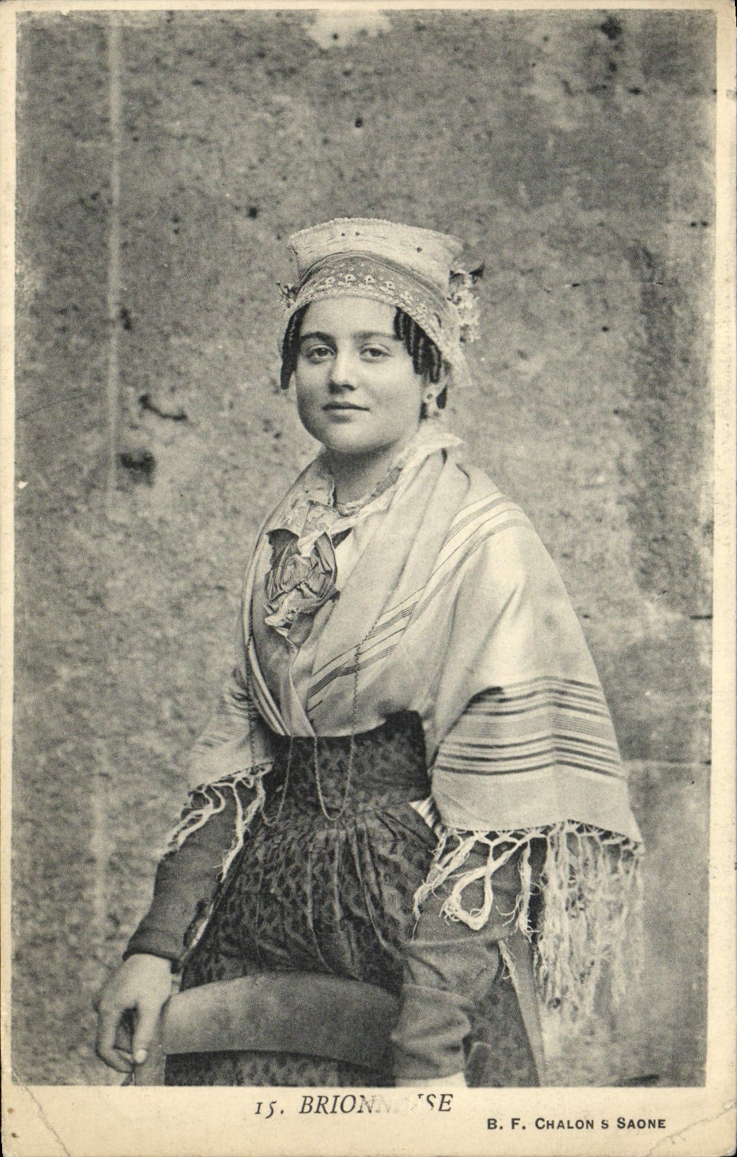 CPA Brionnaise Folklore Femme