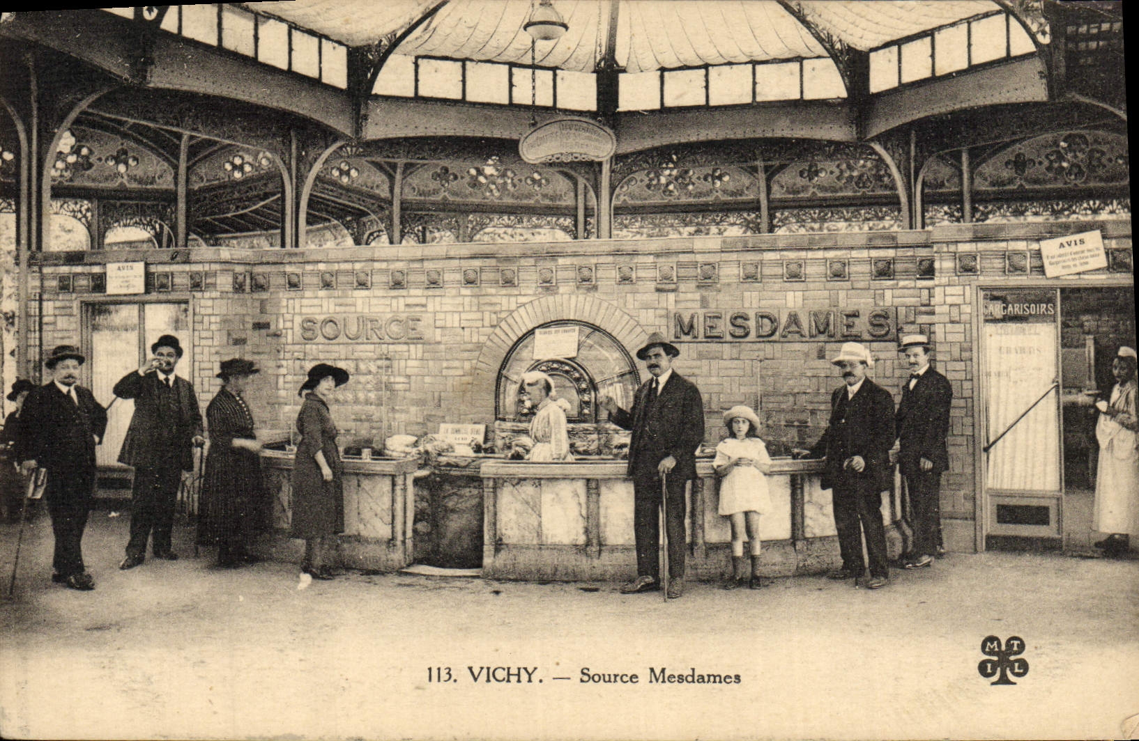 CPA Vichy Source Mesdames