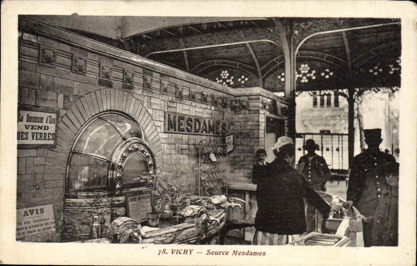 CPA Vichy Source Mesdames