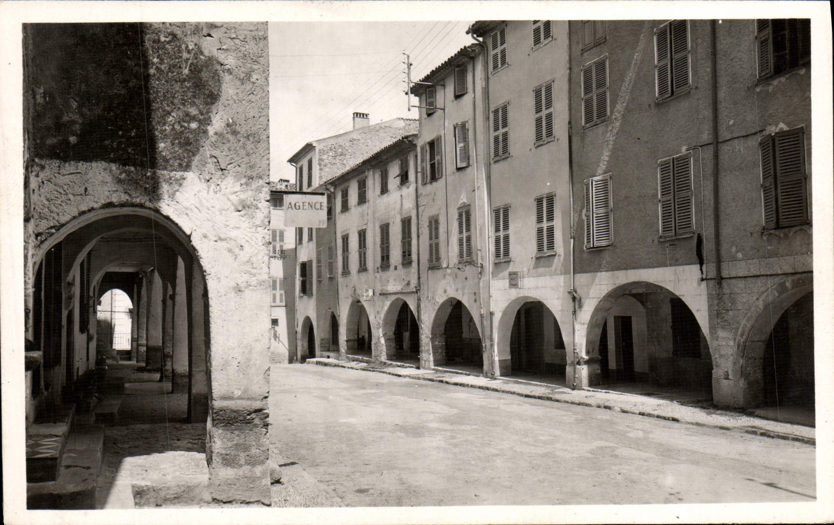 MODERN CARD Biot Places Arcades