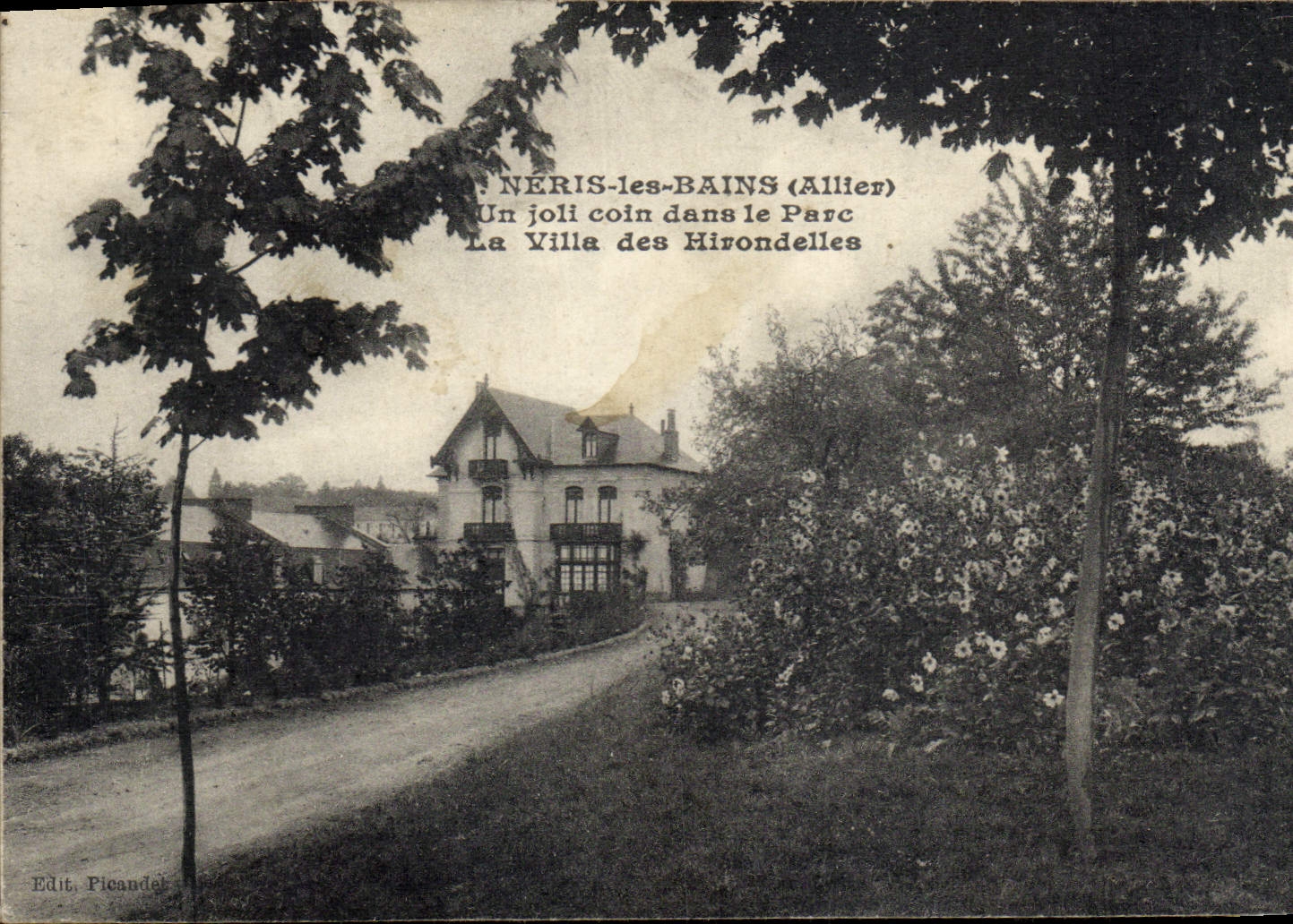 POSTAL Neris de la VENDIMIA les Bains una esquina bonita en el parque el chalet de los tragos