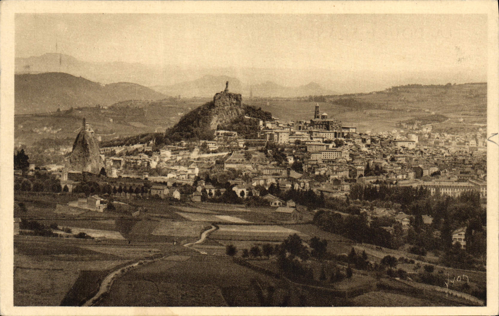 VINTAGE POSTCARD Velay Puy Panoramic View of the City taken of the Rochearnaud Dimension