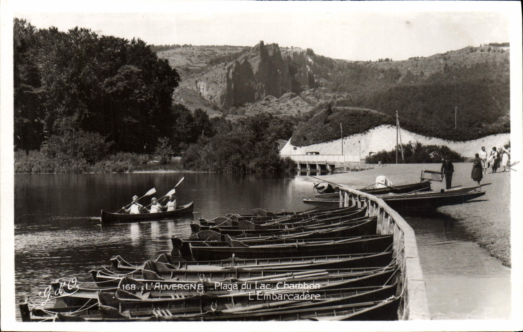 VINTAGE POSTCARD Auvergne Beach of the Lake Chambon the Landing stage Boats