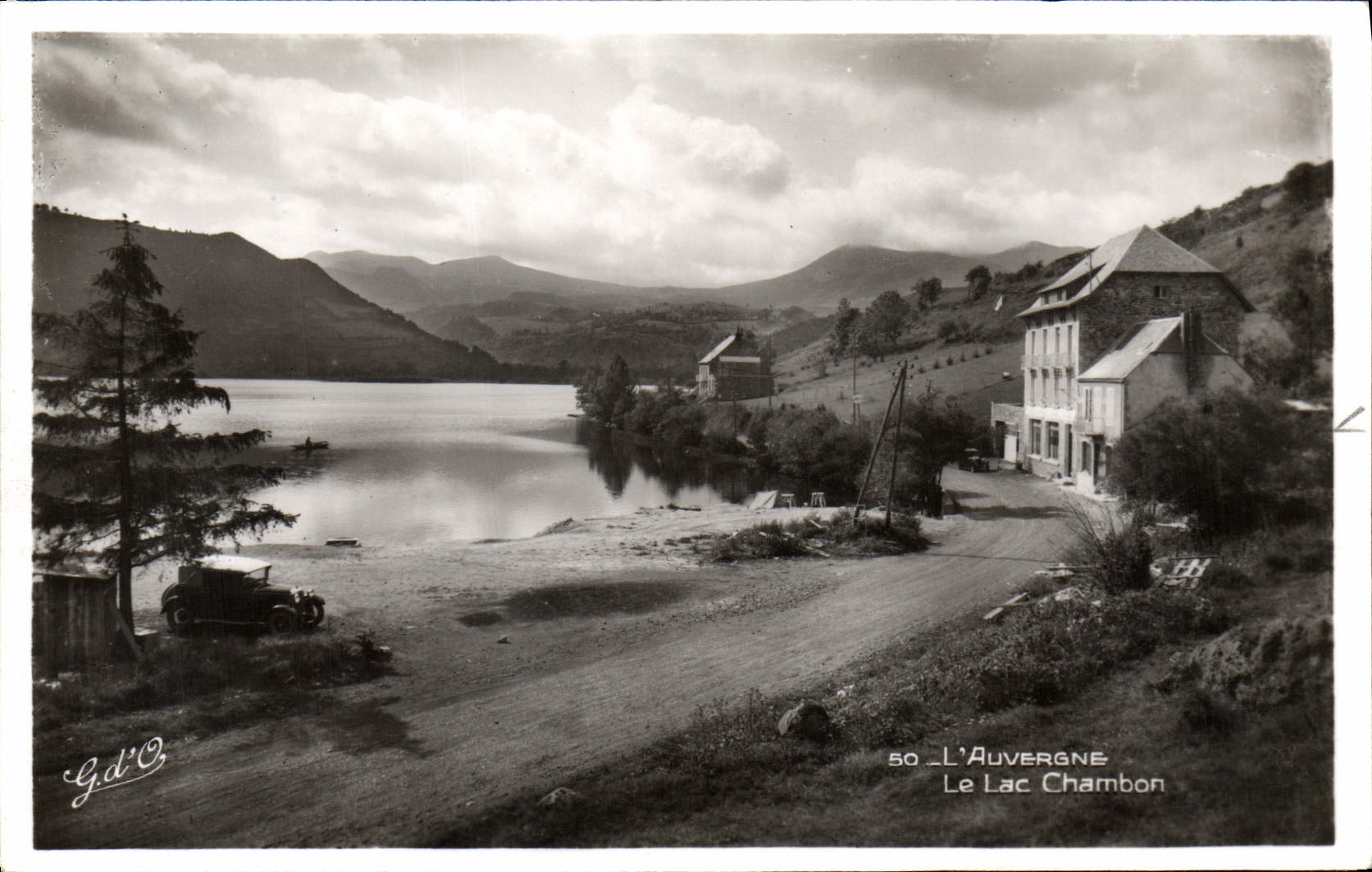 VINTAGE POSTCARD Auvergne the Lake Chambon