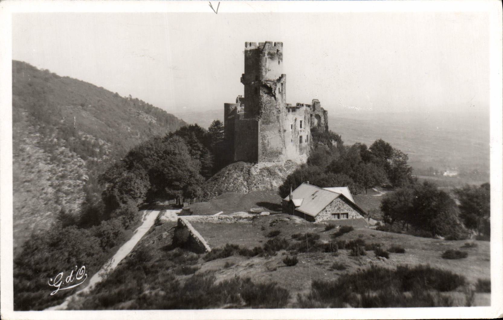 VINTAGE POSTCARD Auvergne Castle of Tournoel