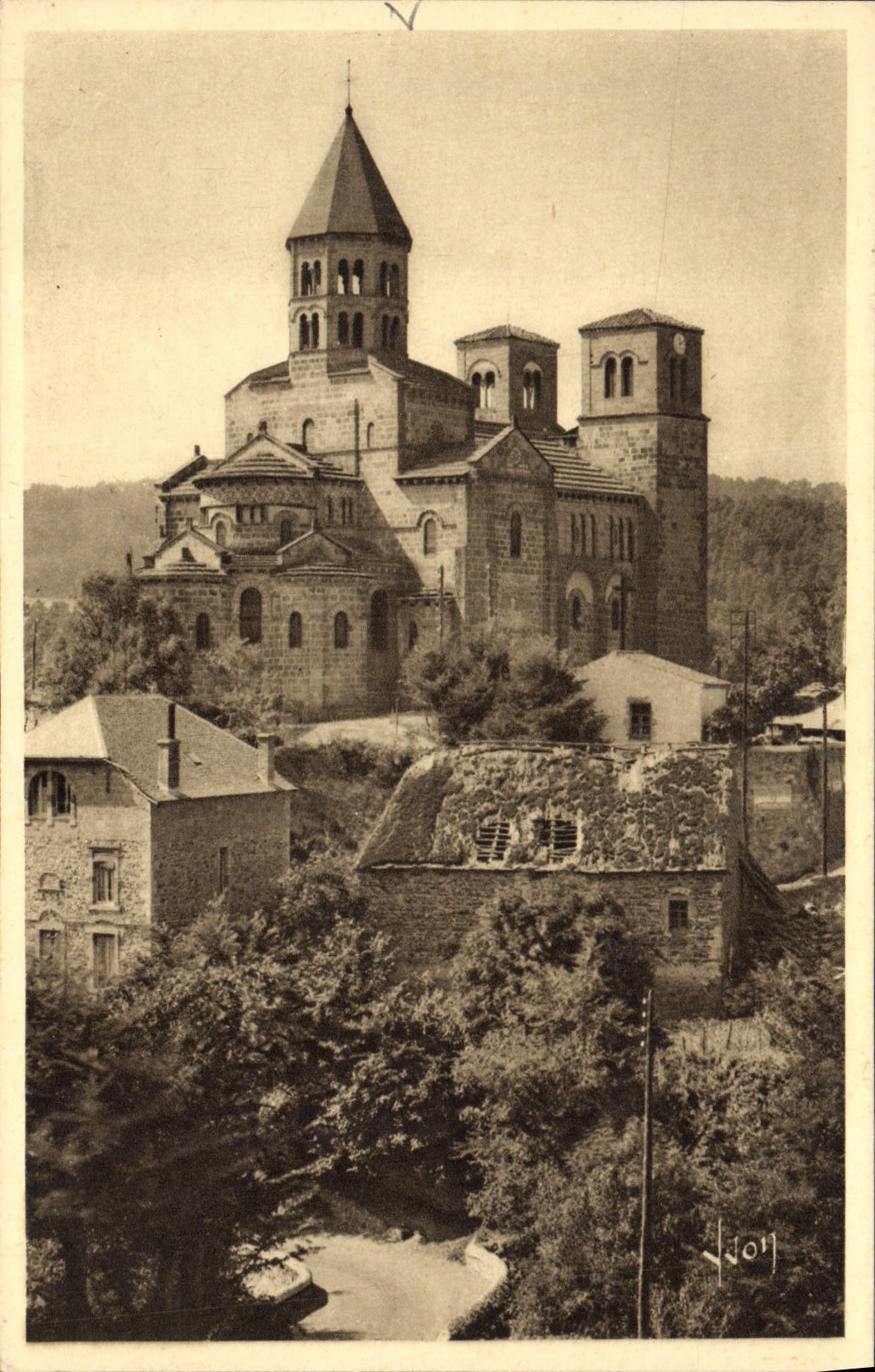 VINTAGE POSTCARD Holy Nectary the Splendid Romance Church