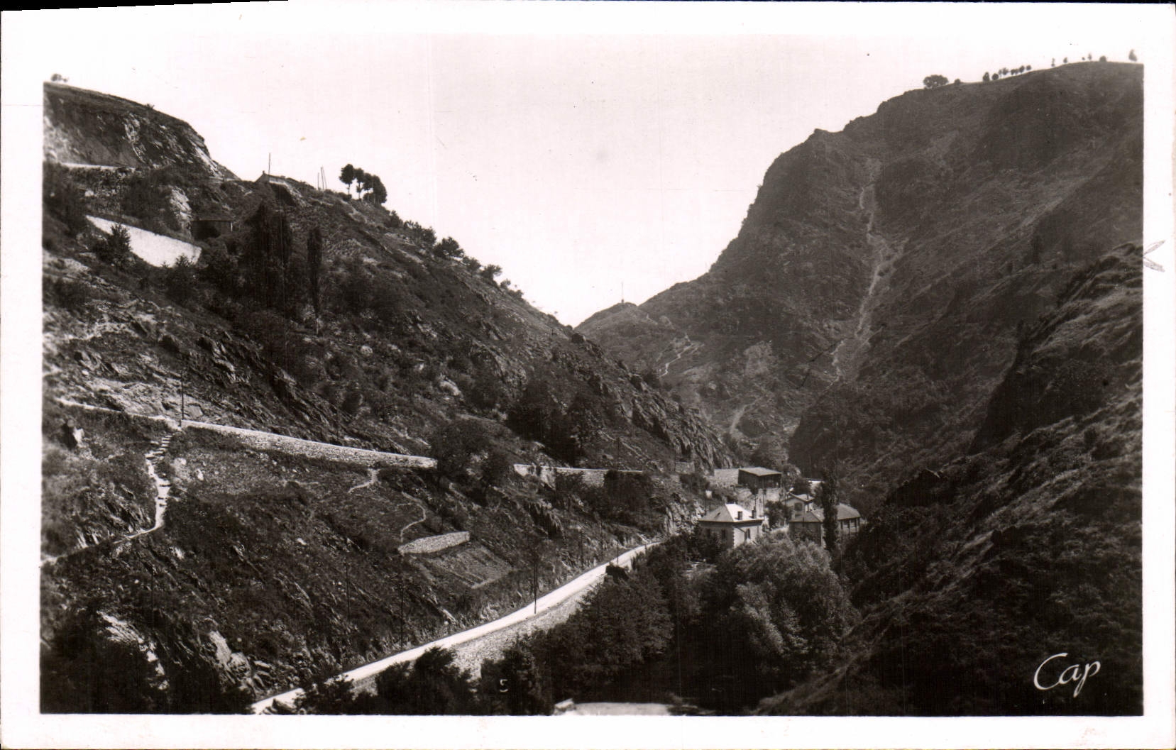 VINTAGE POSTCARD Thiers the end of the World