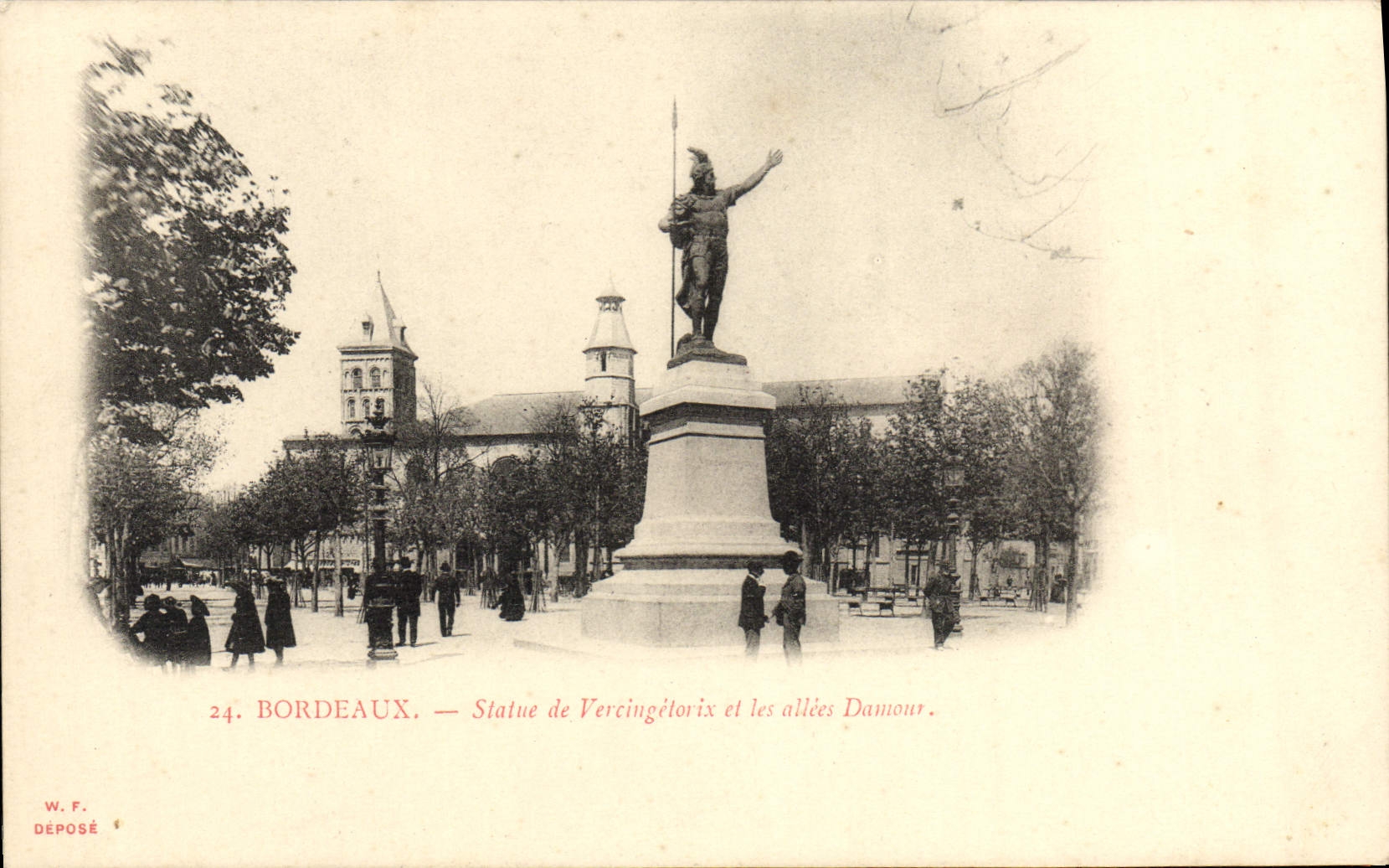 CPA Bordeaux Statue de Vercingetorix et allees Damour
