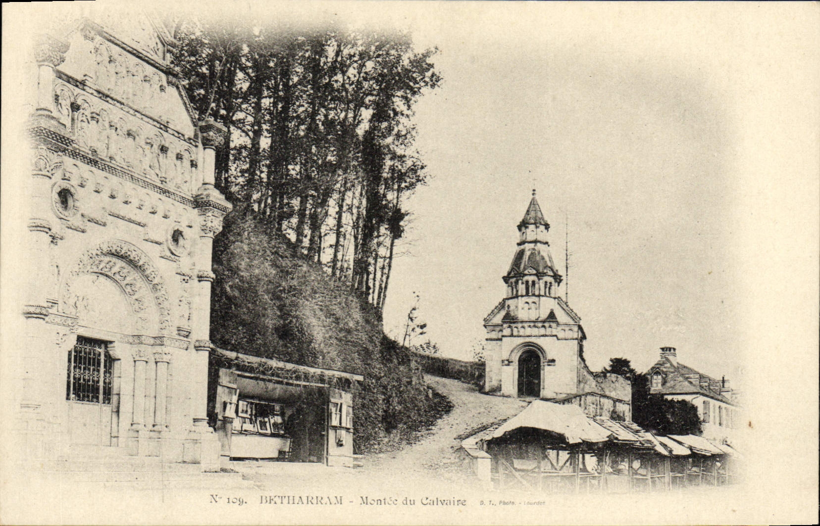 VINTAGE POSTCARD Betharram Assembled of the Martyrdom
