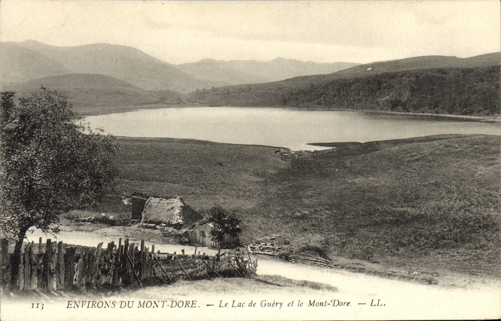 CPA Environs Du Mont Dore Le Lac de Guery et le Mont Dore