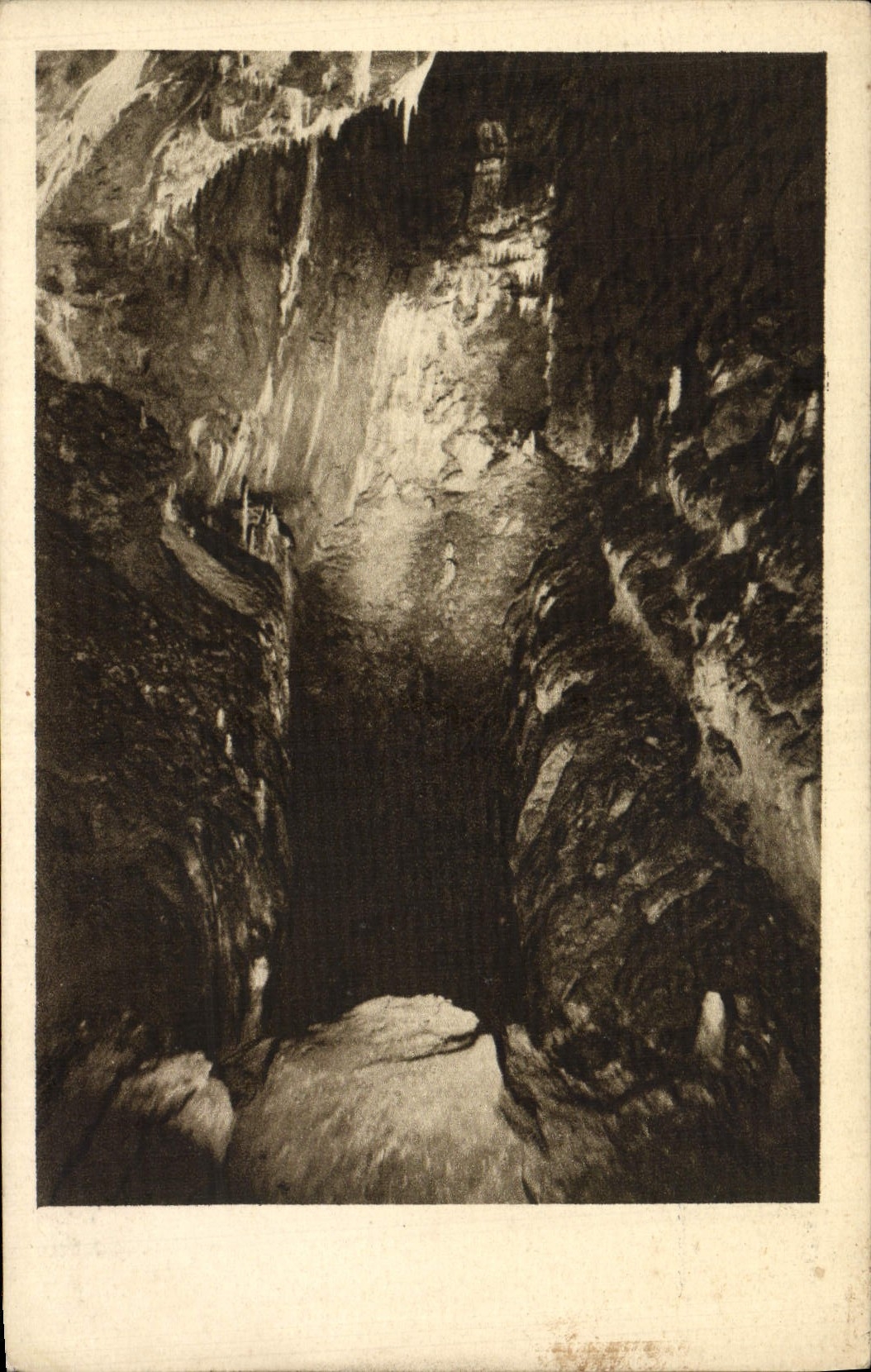 POSTAL Sloupsko Sosuske Propasf cercado Jeskyne de la VENDIMIA