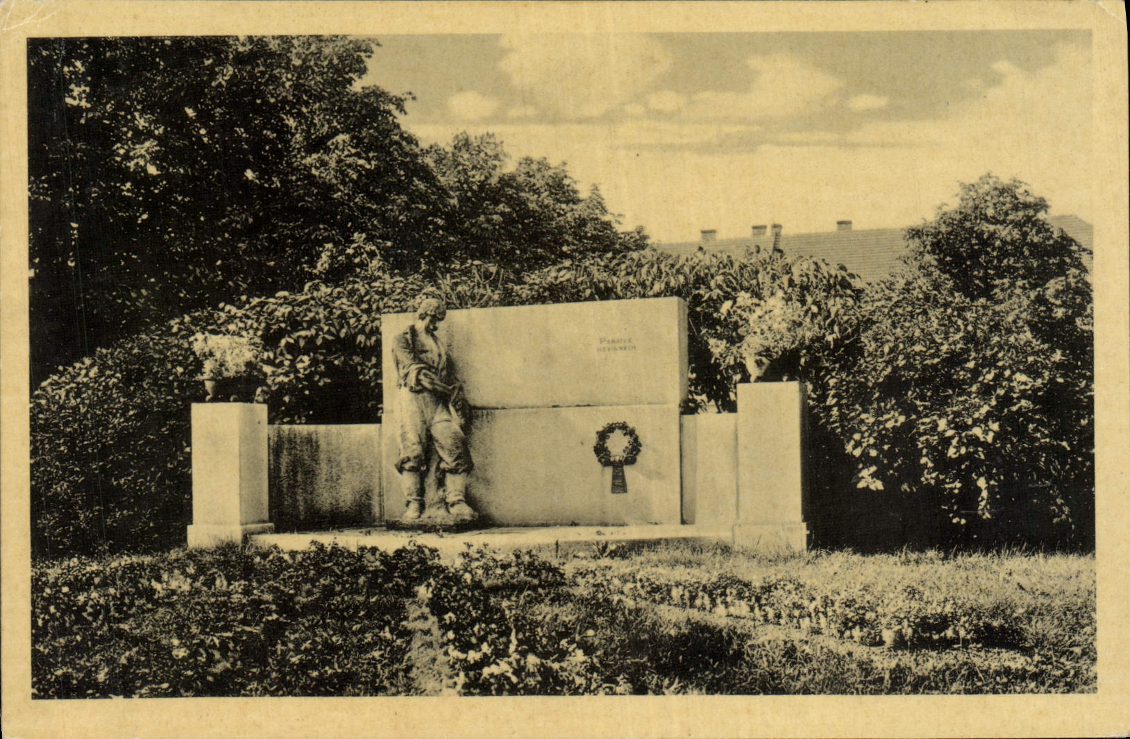 POSTAL Prostejov Pomnik Padlych de la VENDIMIA