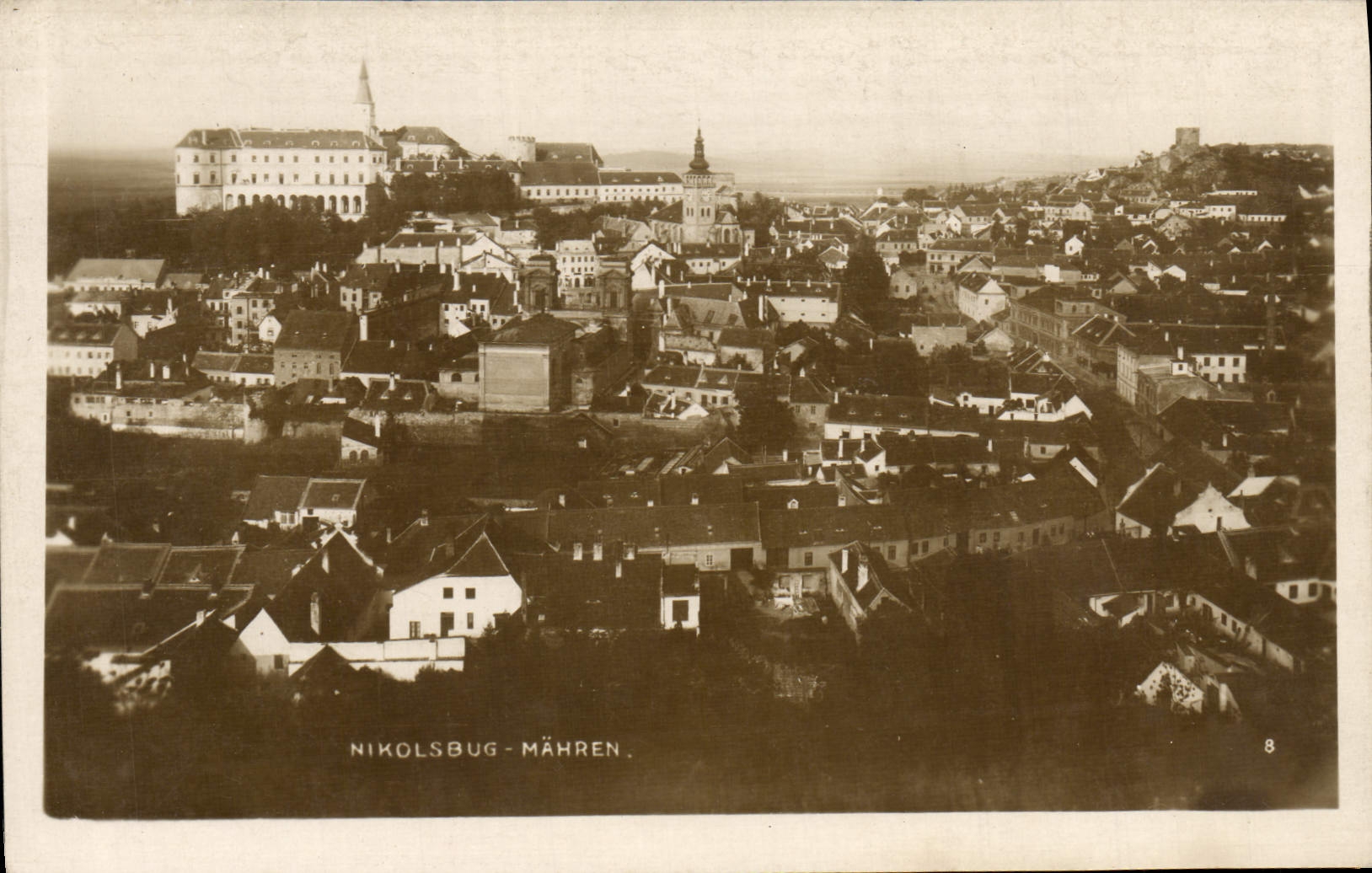 VINTAGE POSTCARD Nikolsbug Mahren