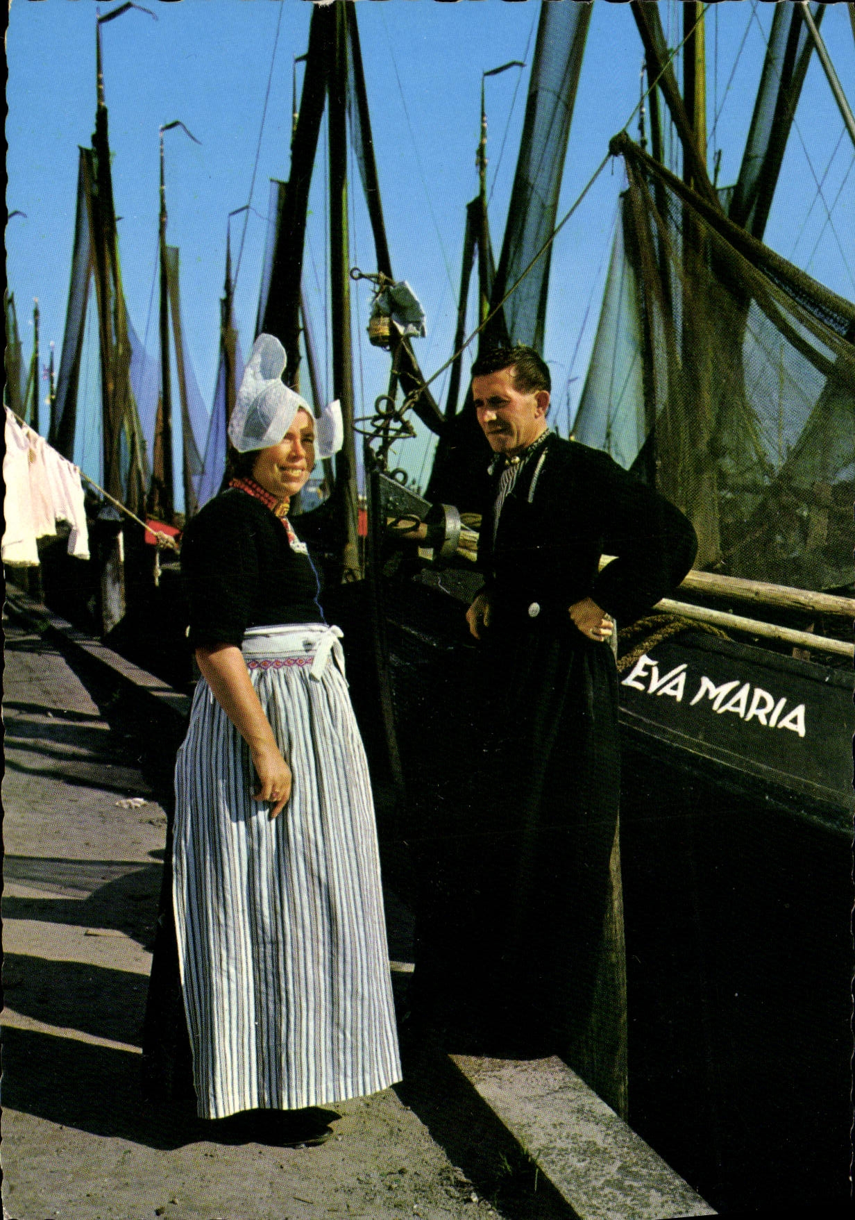 MODERN CARD Volendam Folklore Boats Fishes