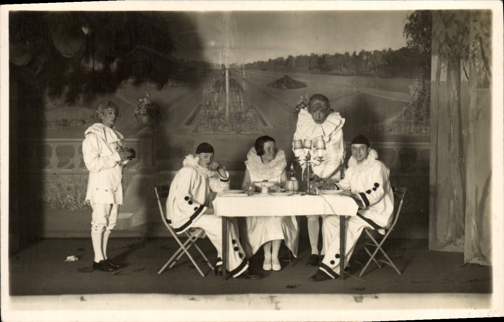 CARTE PHOTO 6 mars 1932 Theatre Pierrots