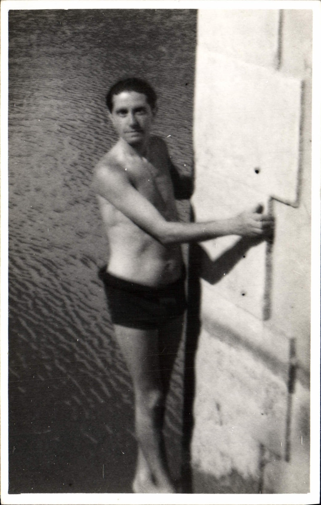 CARTE PHOTO Homme en maillot de bain