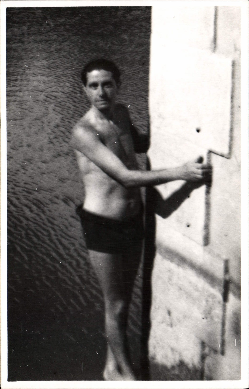 CARTE PHOTO Homme en maillot de bain