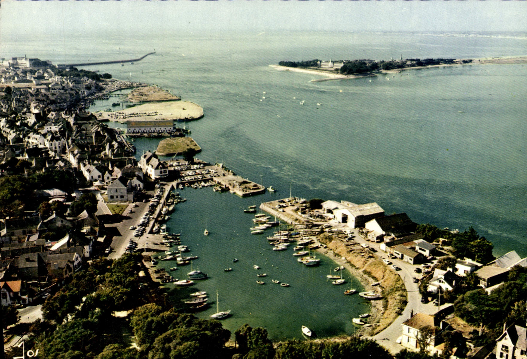 CPM La Bretagne En Couleurs Le Croisic Vue Generale
