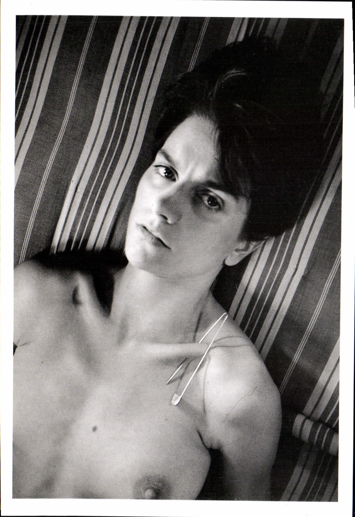 MODERN CARD Yves Lacoel the MUSE epinglee has body and has cries