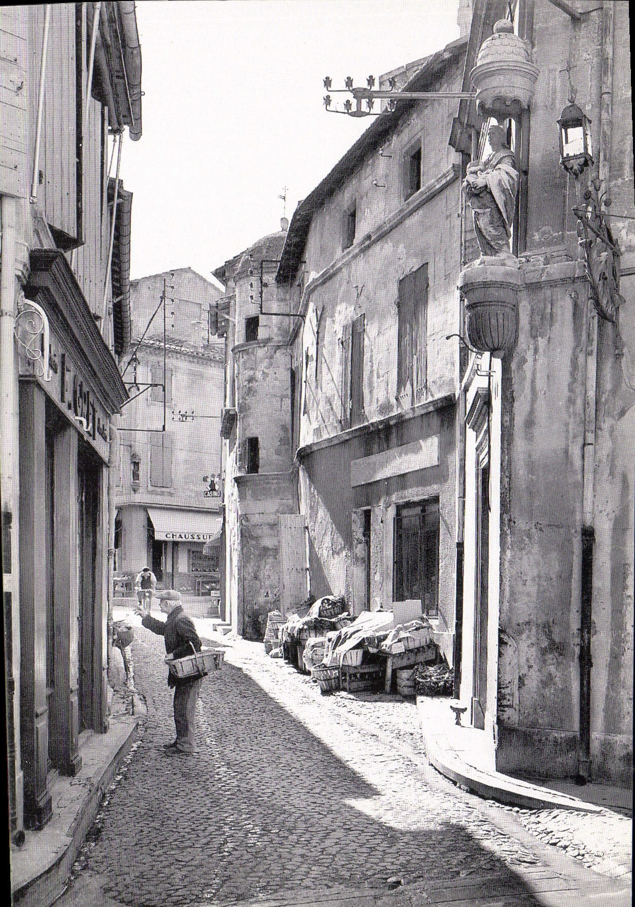 MODERN CARD Holy Remy Of Provence the Street Carnot About 1960 Fair a hello of Saint Remy 1993