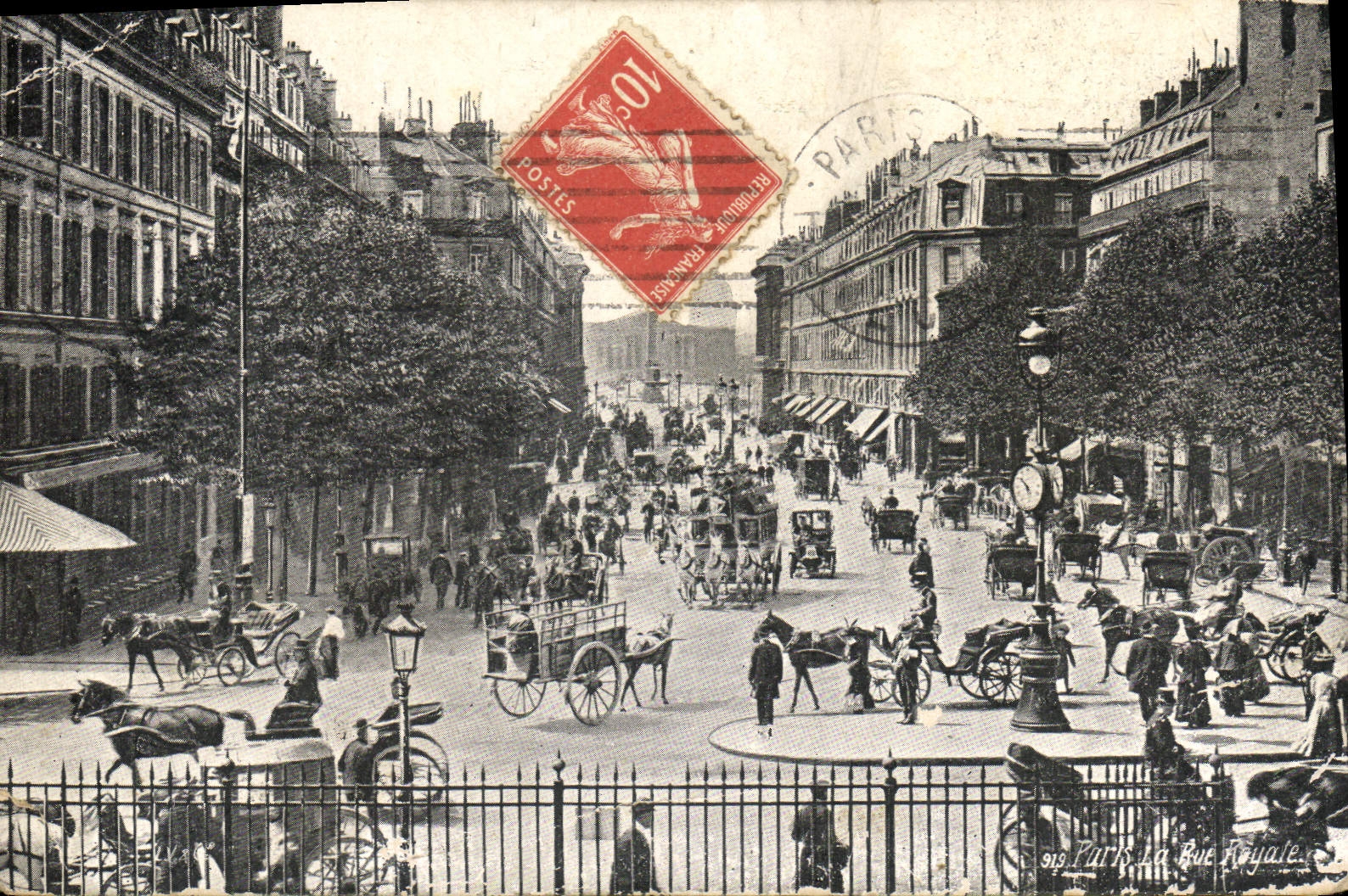 CPA Paris La Rue Reyale Publicite Fleuret Blaise Rue de Passy Chaussures