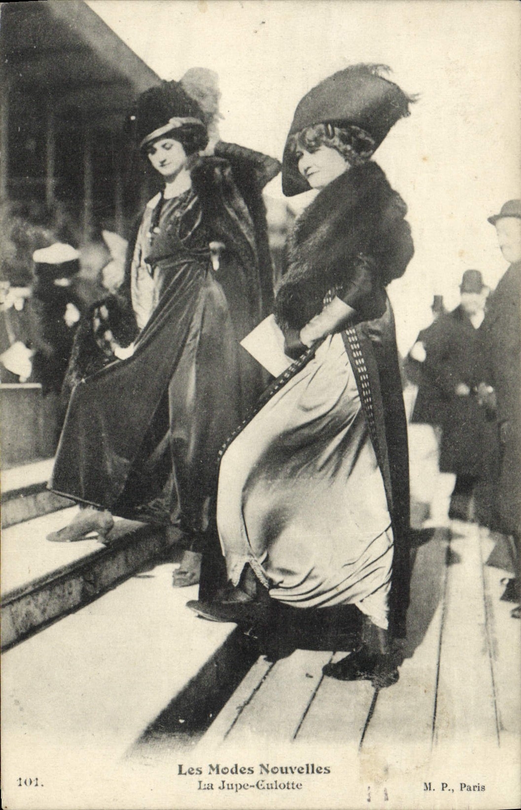 VINTAGE POSTCARD New Modes the Divided skirt Women