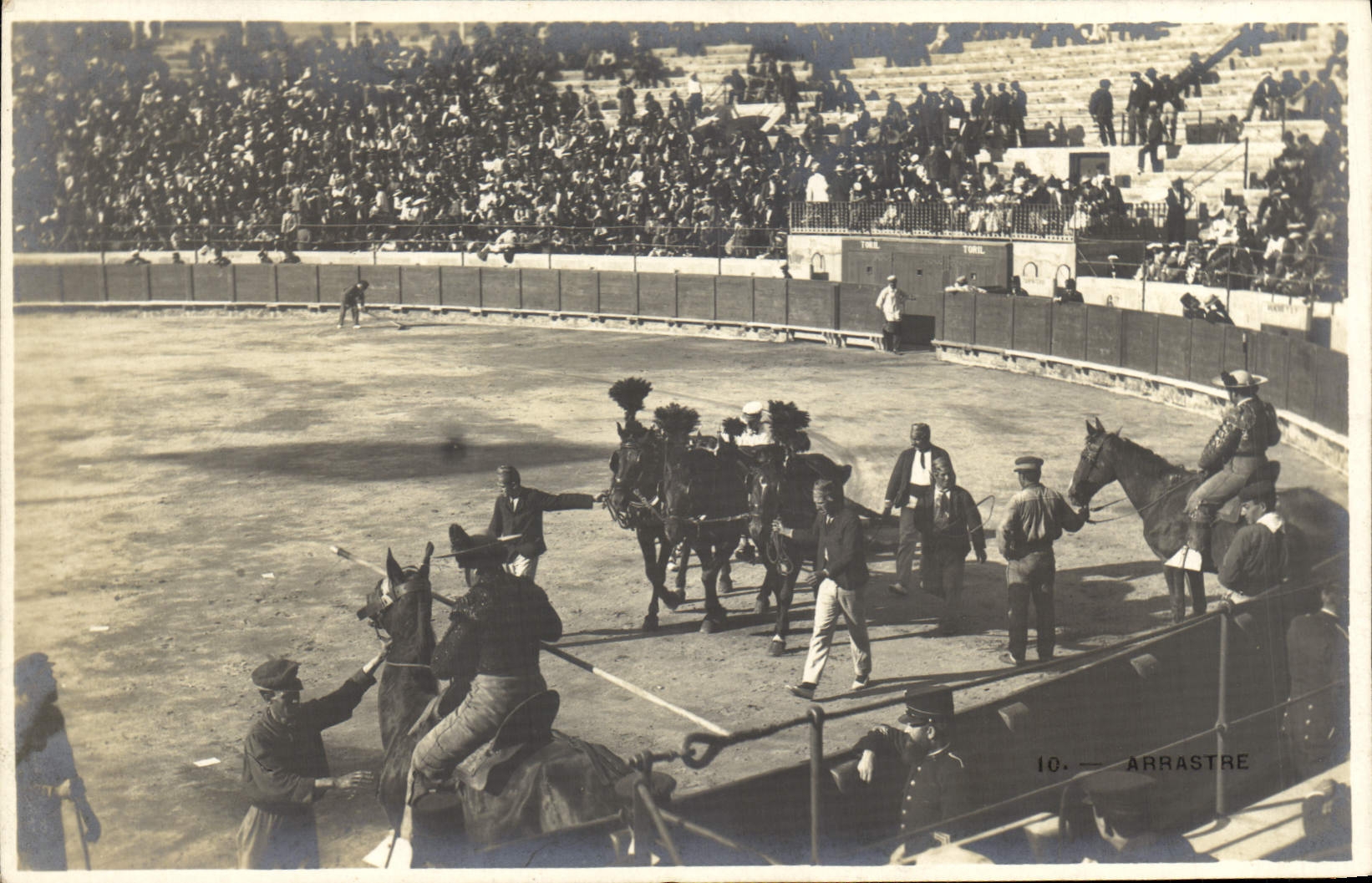 CPA Arrastre Corrida Taureau