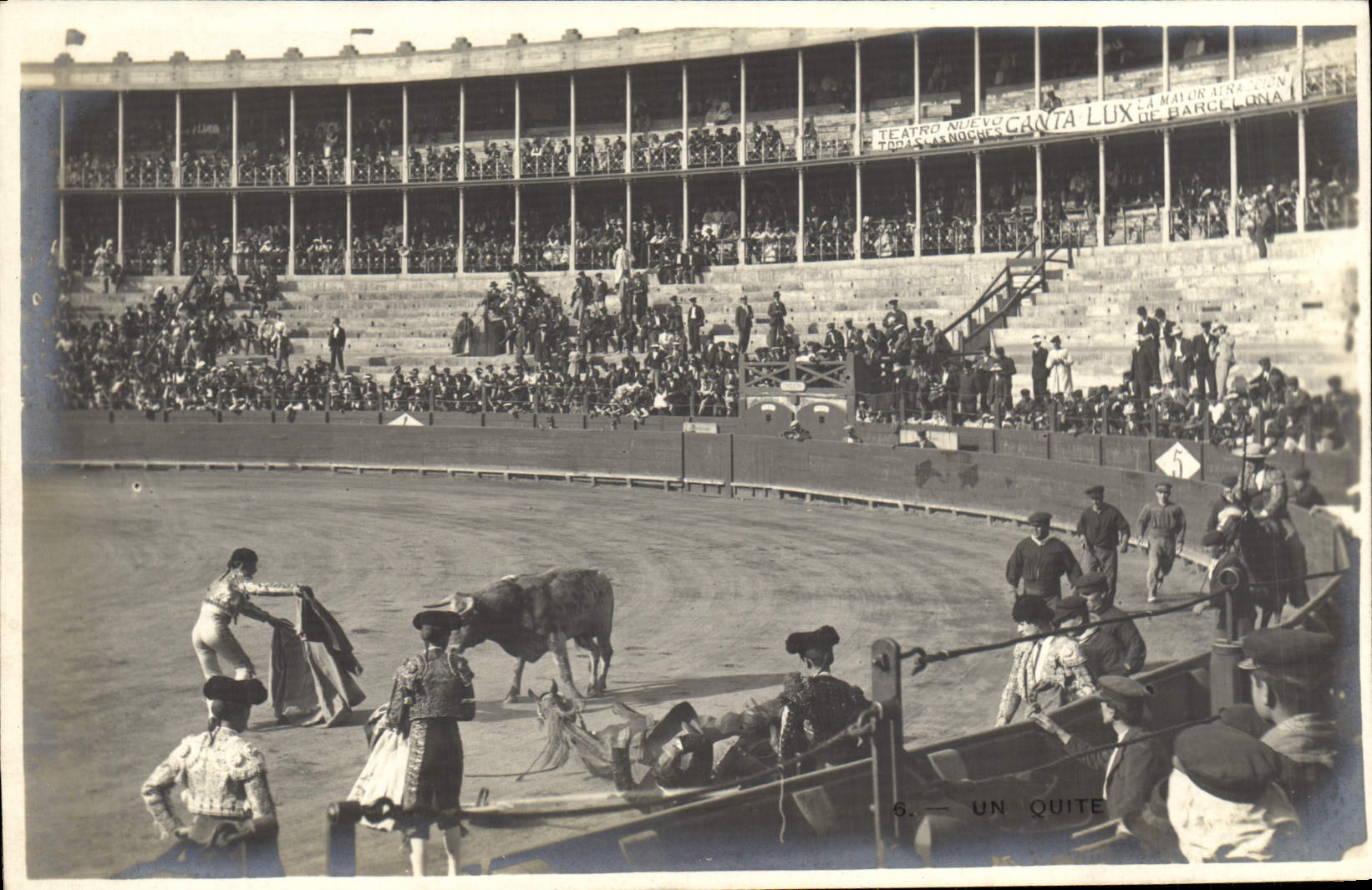 CPA Corrida Taureau Un Quite