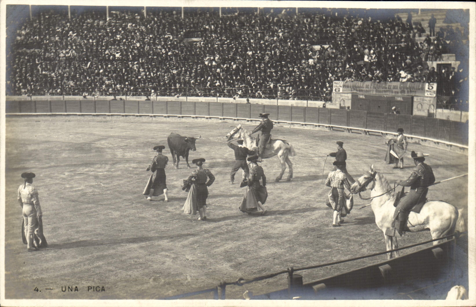 VINTAGE POSTCARD Una Pica Bullfight Bull