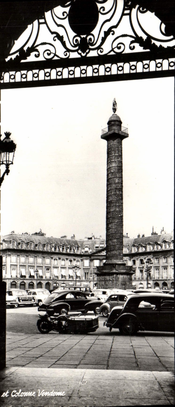 CPM Paris Place et colonne Vendome 